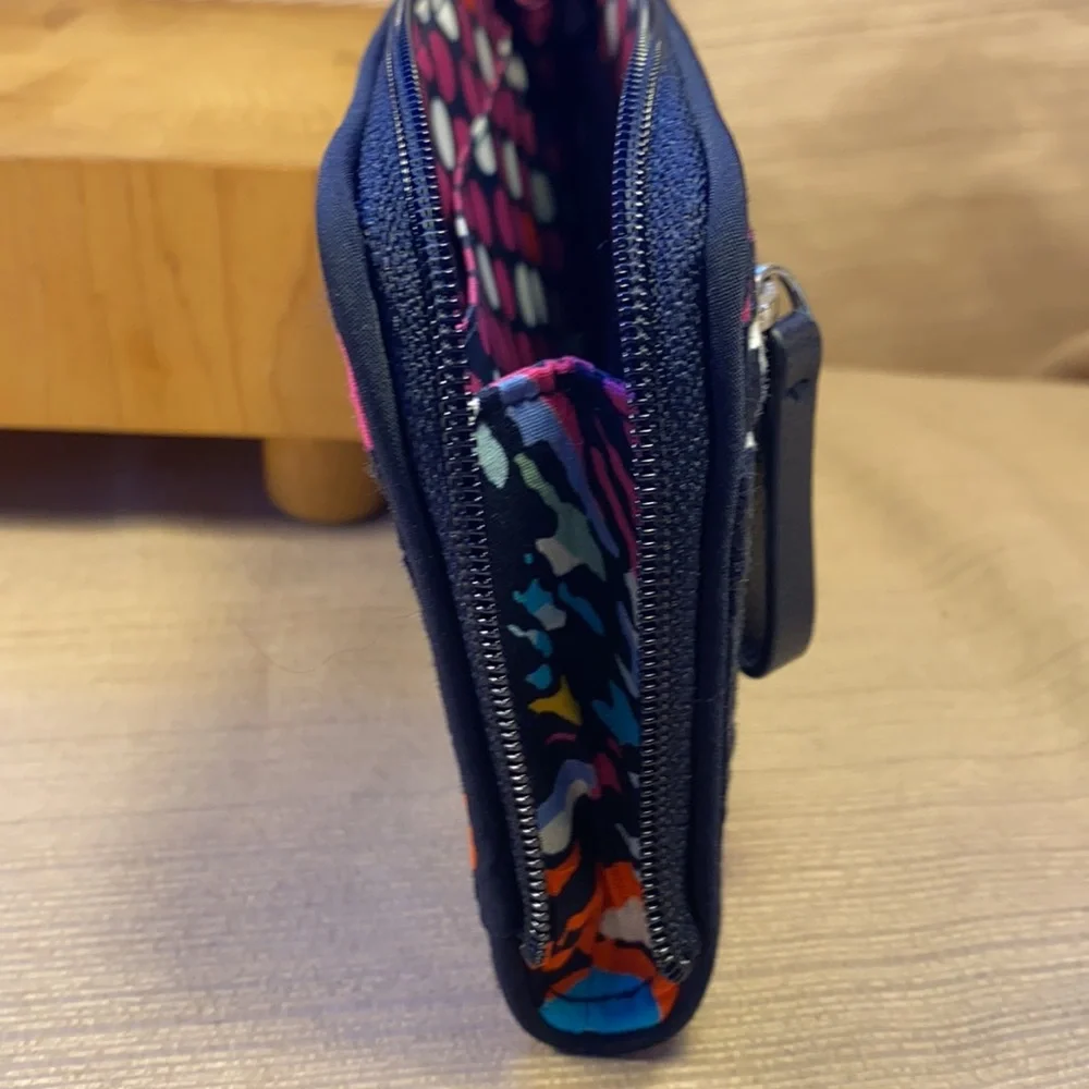 NWOT Vera Bradley wallet w/wrist leash - Picture 12 of 16